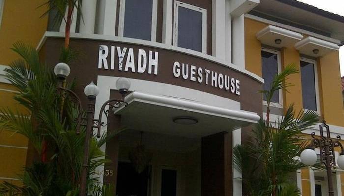 Bepergian selalu erat kaitannya dengan tempat persinggahan. Begitupula jika bepergian ke Kota Banjarbaru. Bagi yang menginginkan nuansa Islami, nyaman dan murah, hotel-hotel dan penginapan ini bisa menjadi pilihan. 