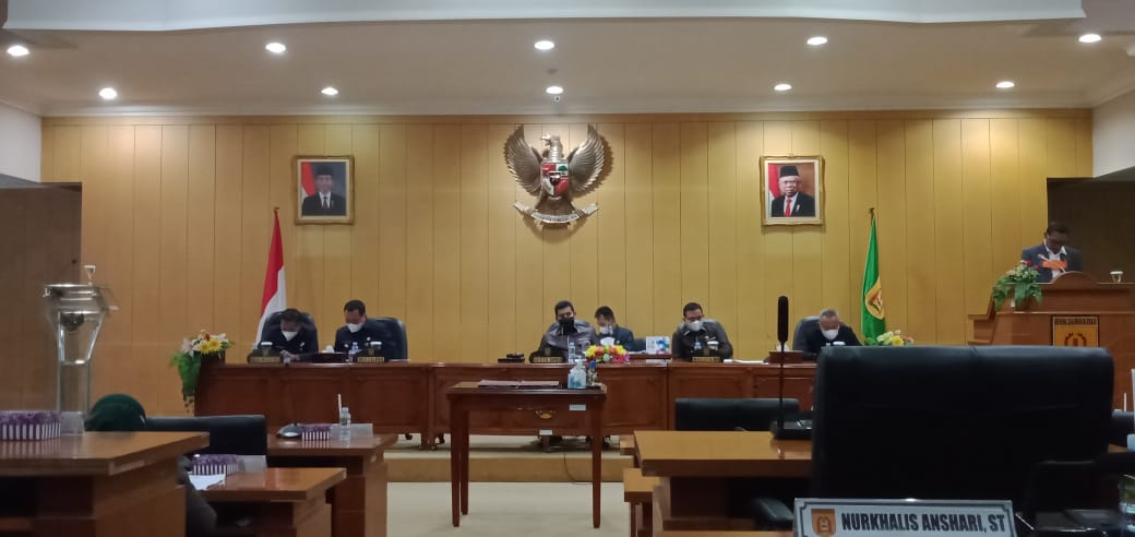 Rapat Paripurna DPRD, Walikota Banjarbaru Sampaikan 3 Buah Raperda