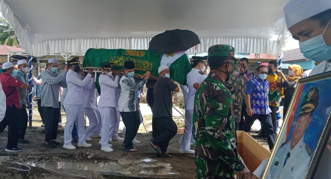 Ratusan Kerabat Antar Jenazah Ogi Fajar Nuzuli ke Pemakaman
