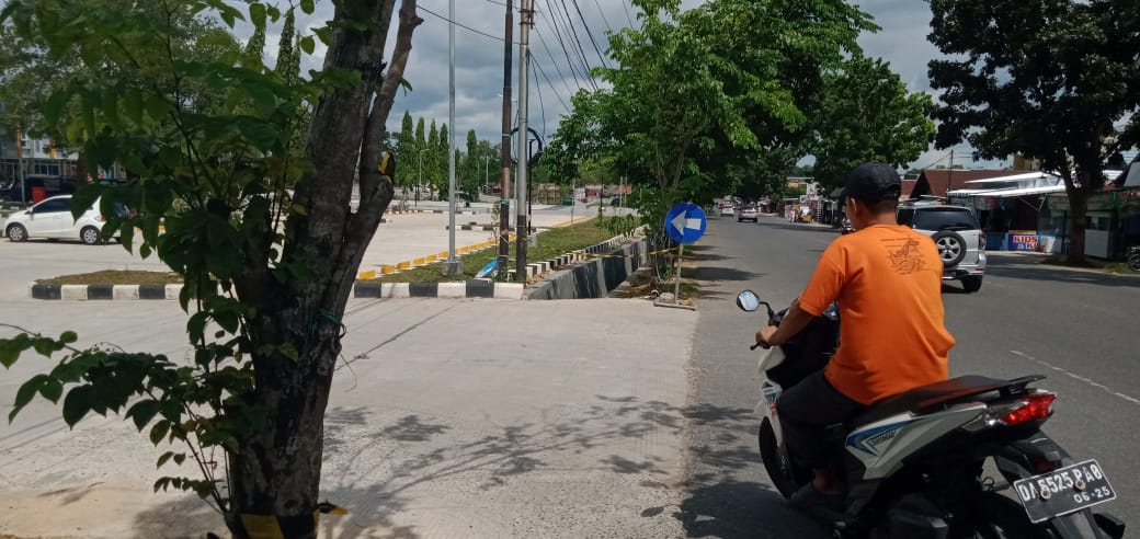 Cegah Laka, Dishub Banjarbaru Pasang Rambu di Pasar Bauntung