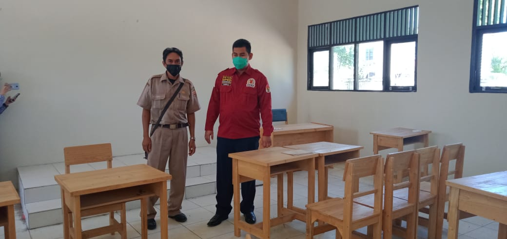 Ketua DPRD Kota Banjarbaru Fadliansyah Akbar tinjau kondisi ruangan kelas di SMPN 15 Banjarbaru