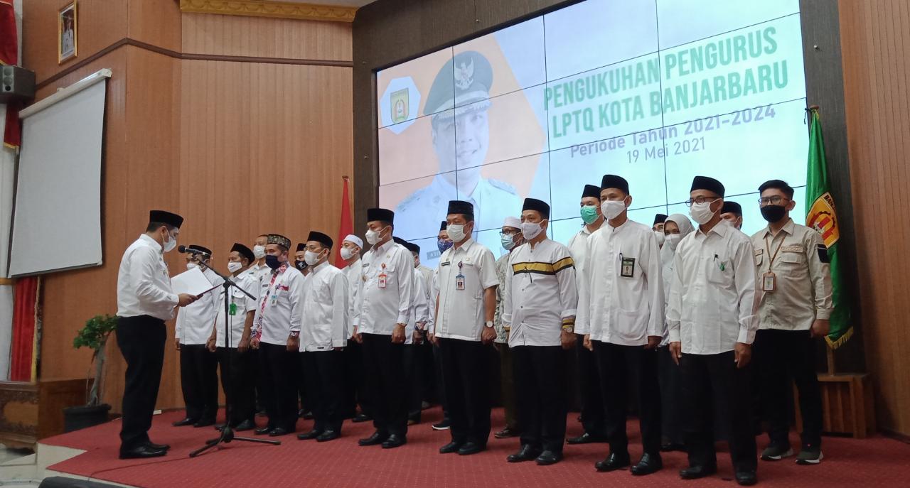 Pengukuhan Pengurus LPTQ Banjarbaru dan Penyerahan Bonus untuk Pemenang MTQ
