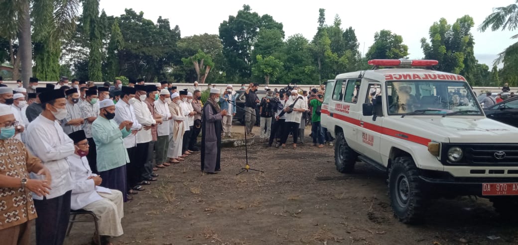 Ratusan Kerabat Salatkan dan Antar Jenazah Ibunda Walikota Banjarbaru ke Pemakaman