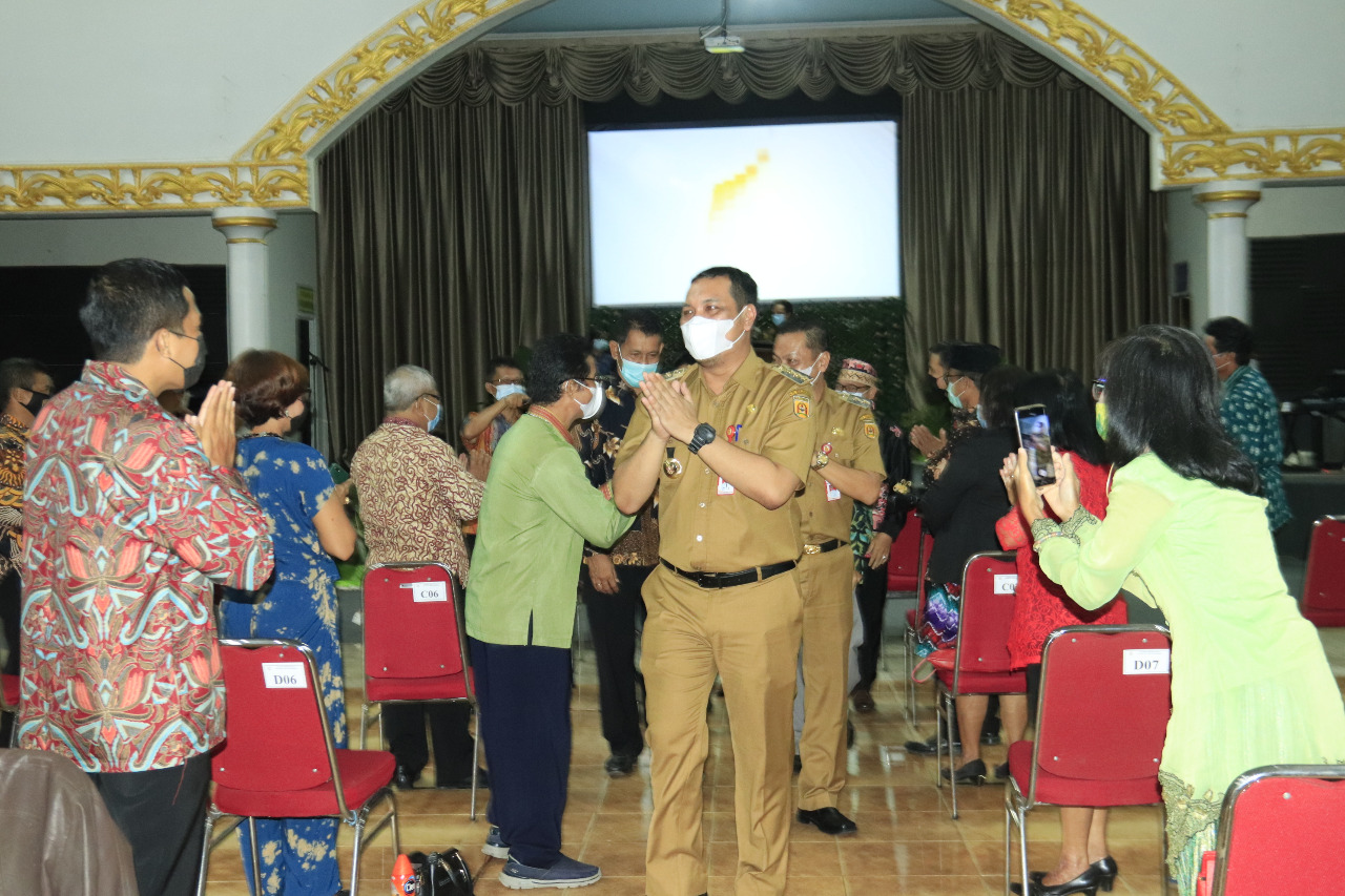 Walikota dan Wawali Banjarbaru Hadiri Perayaan Paskah di GBI Sion