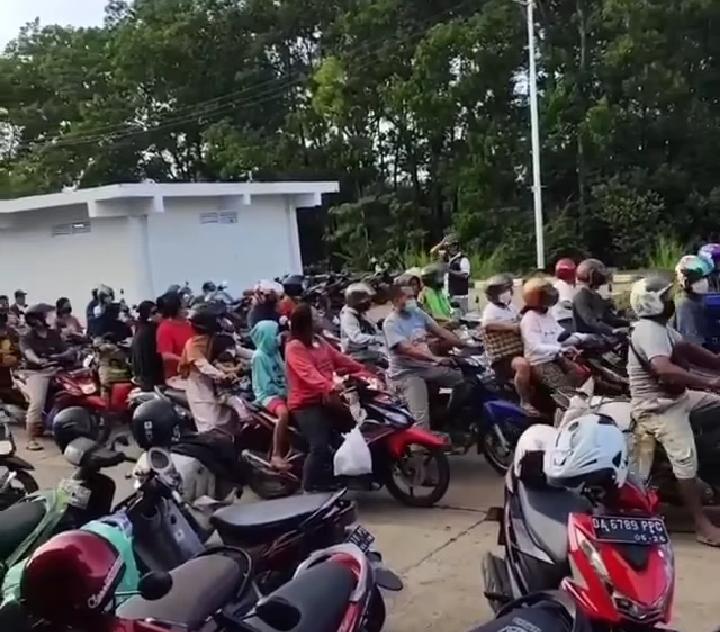 Perdana Uji Portal Parkir di Pasar Bauntung Banjarbaru Picu Kerumunan