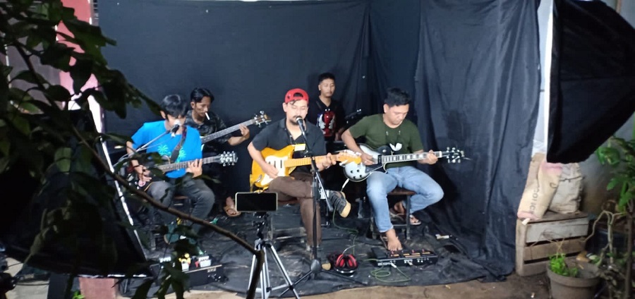 Dampak PPKM Berlangsung, Musisi Banjarbaru Ini Galang Donasi dengan Pertunjukan Secara Virtual