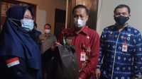 Mobilitas Terbatas saat PPKM, Walikota dan Wawali Beri Sembako untuk Wartawan Banjarbaru