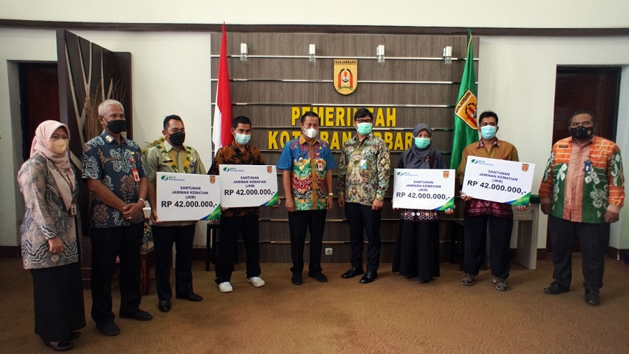 BPJS Serahkan Santunan Jaminan Kematian untuk Pegawai Non ASN di Kota Banjarbaru