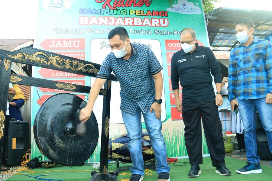 Walikota Banjarbaru Resmi Membuka Kuliner Kampung Pelangi di Kemuning
