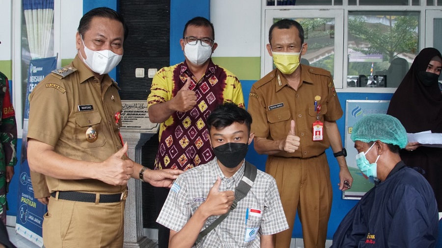 Wawali Banjarbaru Tinjau Vaksinani Siswa-siswi di SIT Robanni