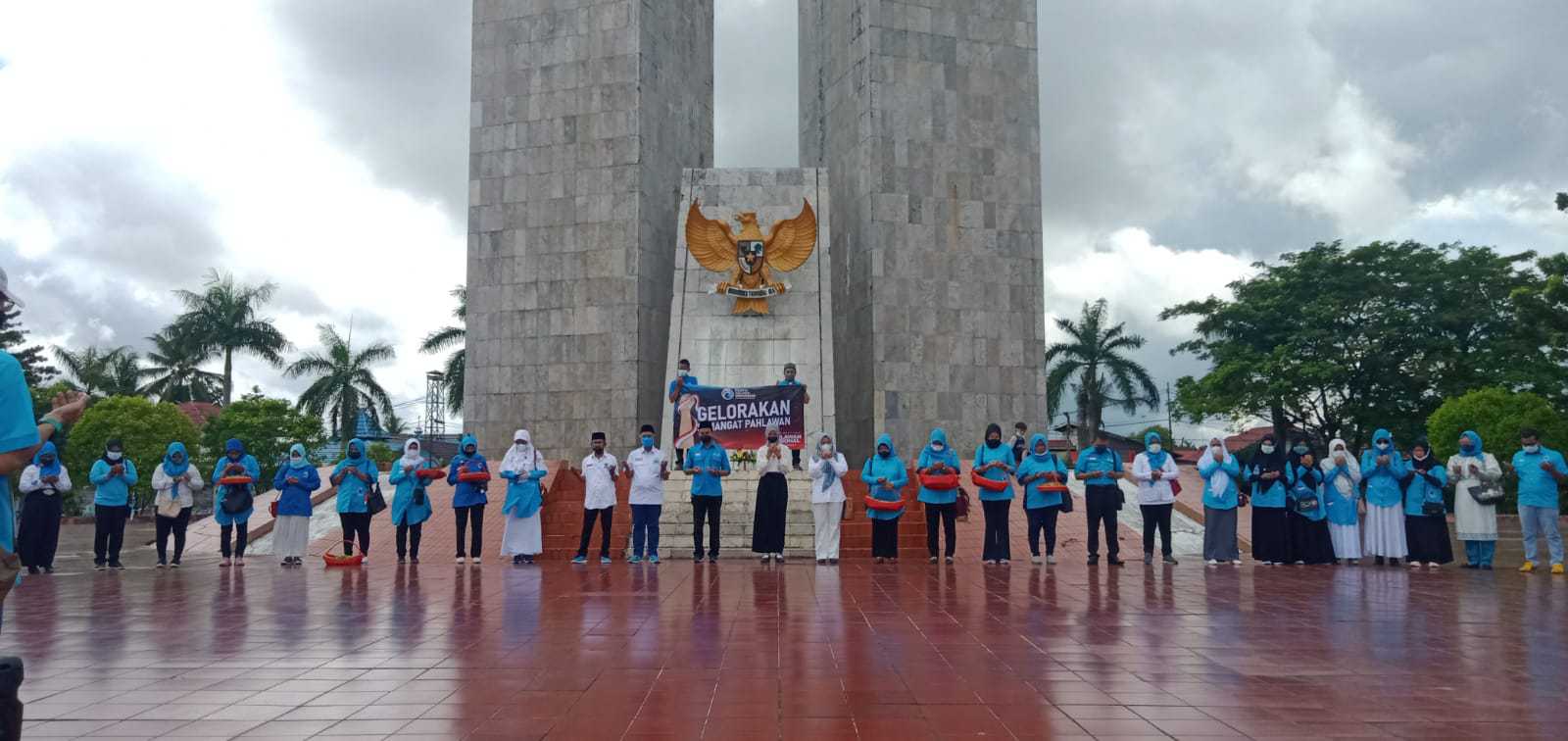 Peringati Hari Pahlawan Partai Gelora Kalsel Ziarah ke Taman Makam Pahlawan