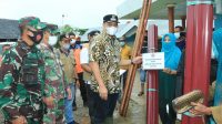 Walikota Banjarbaru Serahkan Bantuan Koban Angin Puting Beliung