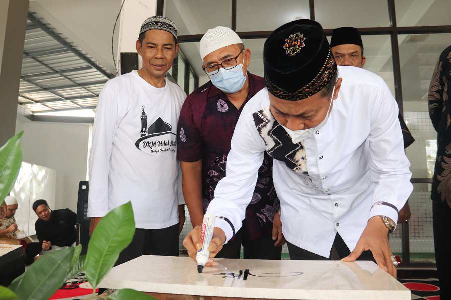 Wawali Banjarbaru Tandatangani Prasasti Masjid Hilal Alkatir