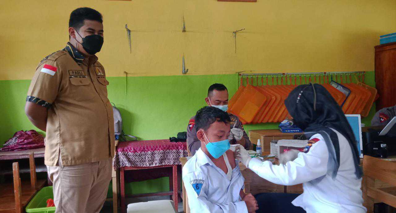 Ketua DPRD Banjarbaru Tinjau Vaksinasi di SDN 1 Guntung Manggis