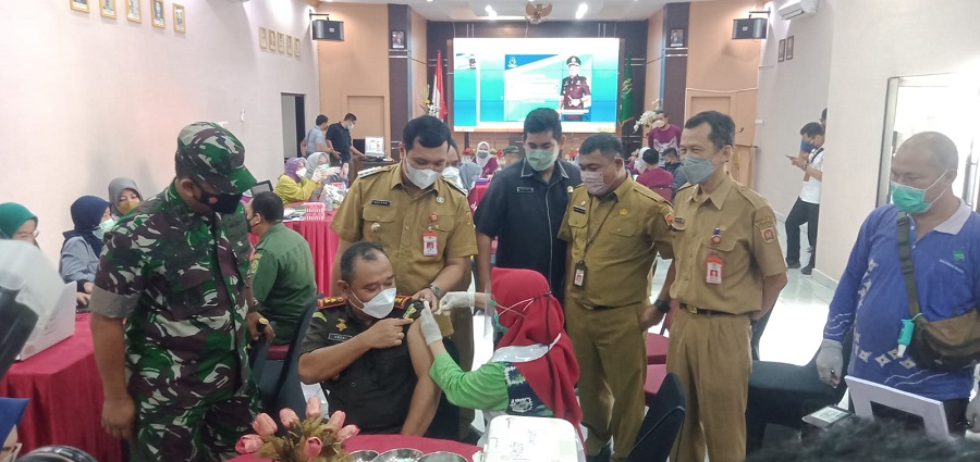 Vaksinasi Booster Massal untuk Tenaga Pelayanan Publik di Banjarbaru