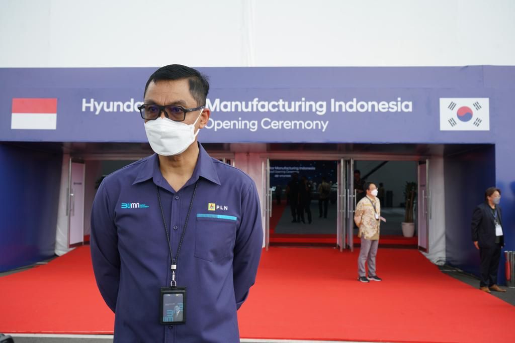 Jokowi Resmikan Pabrik Mobil Listrik Pertama Indonesia, PLN Siap Support