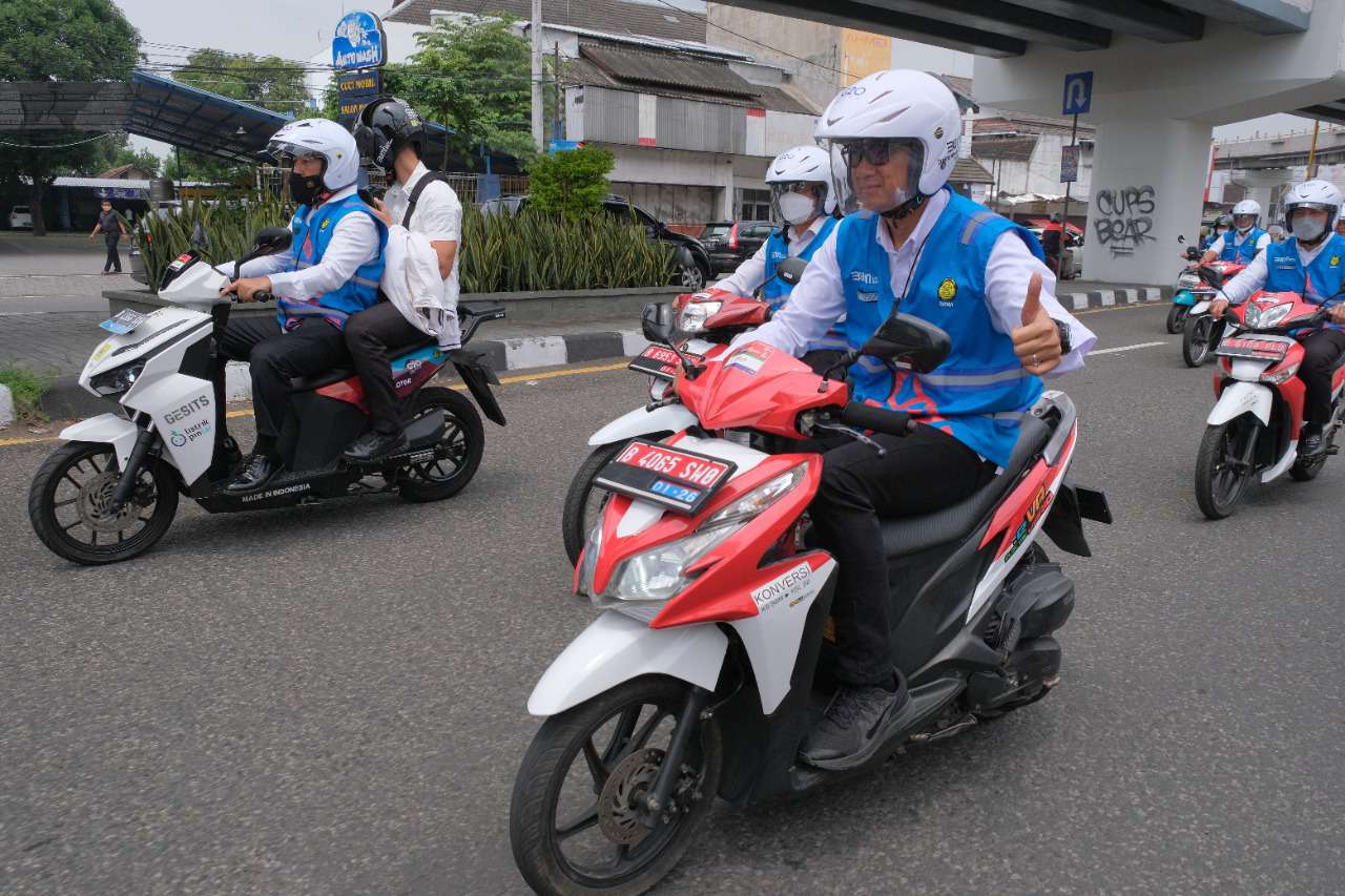 Parade motor listrik di Yogyakarta menjadi ajang kampanye budaya baru penggunaan kendaraan listrik.